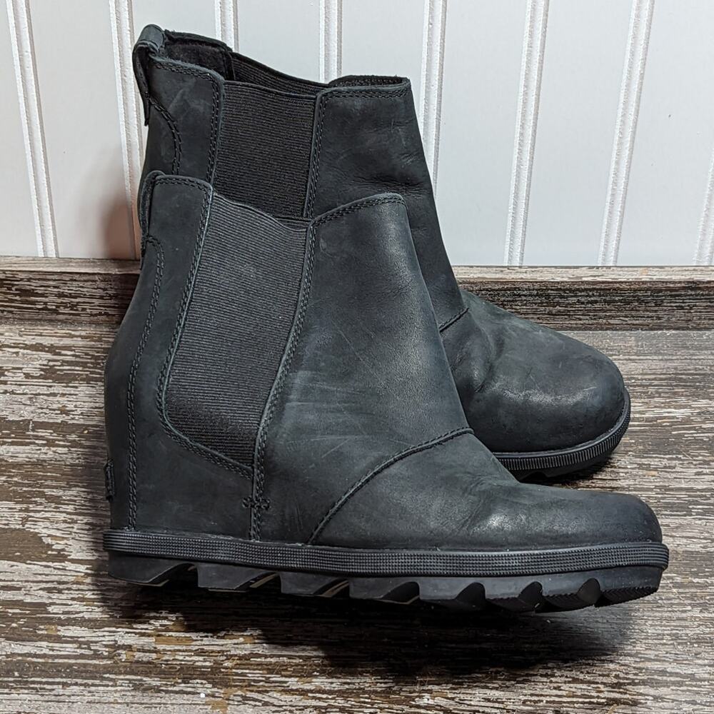 Sorel Women's Black Leather Joan of Arctic Wedge Chelsea Pull On Size 8